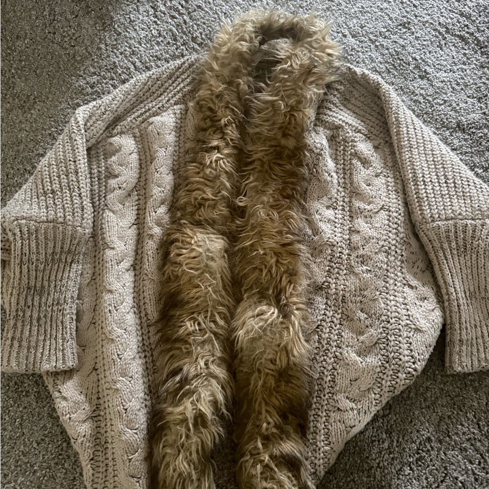 Cozy Cable Knit Sweater with Faux Fur Trim